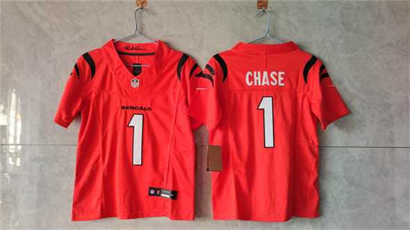 Women%27s Cincinnati Bengals #1 Ja%27Marr Chase Orange F.U.S.E. Vapor Stitched Jersey